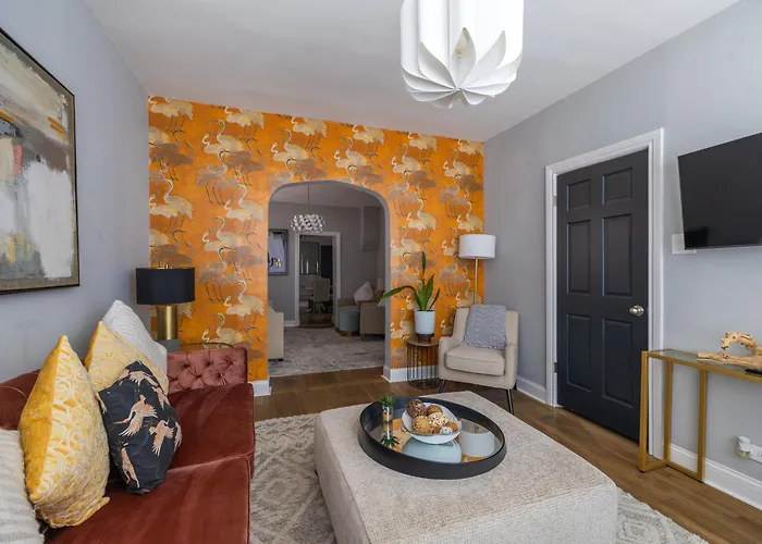 Red Robin - Wicker Park Apartment *